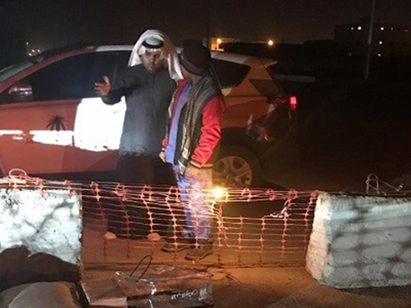 اضغط لمشاهدة الفيديو: العمل تتفاعل مع بلاغ نوم عامل على أحد الأرصفة، وتتوعد شركته